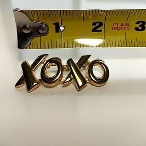 XOXO pin / broach